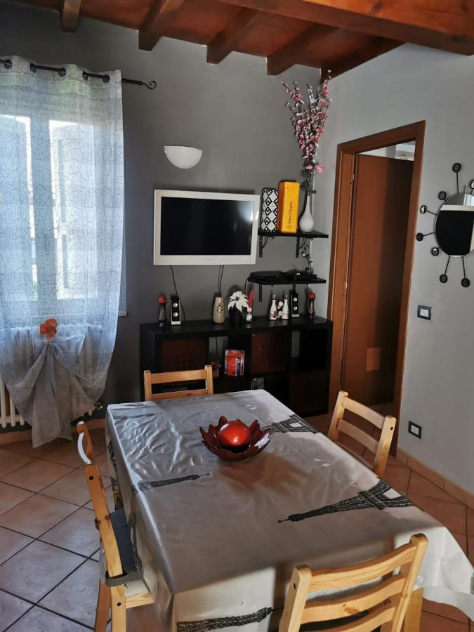 Apartment In The City Center With Self Check-In Parma Ngoại thất bức ảnh