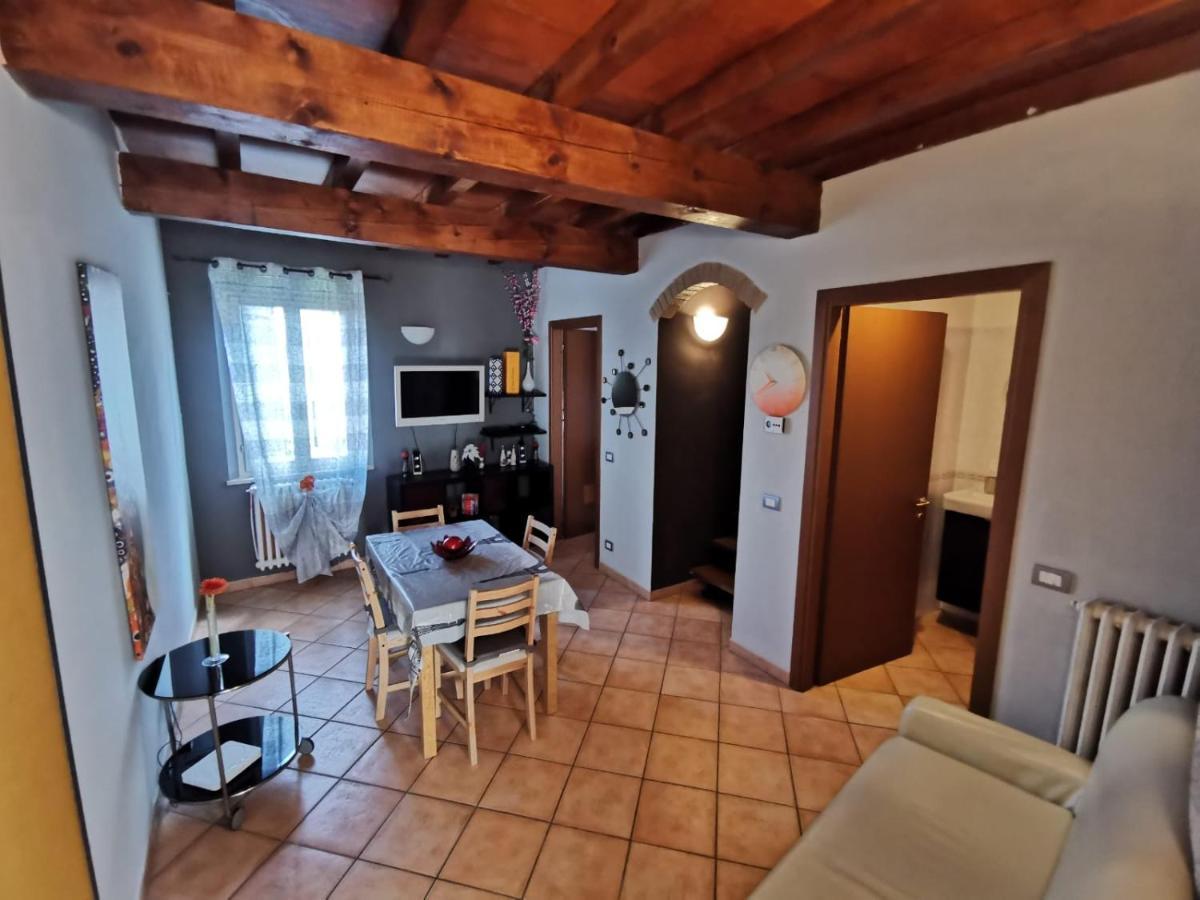 Apartment In The City Center With Self Check-In Parma Ngoại thất bức ảnh